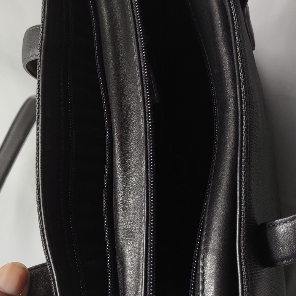 Tumi nylon 12x12 shoulder bag - Picture 4 of 15